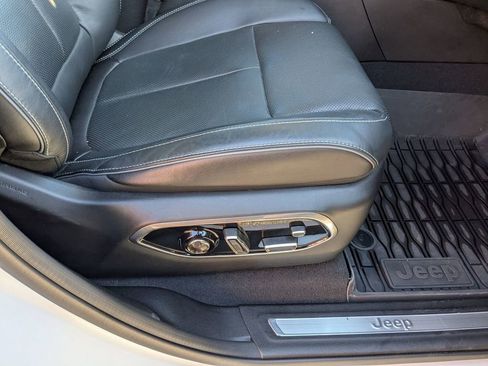 Used 2024 Jeep Grand Cherokee Overland w/ Luxury Tech Group IV image 31