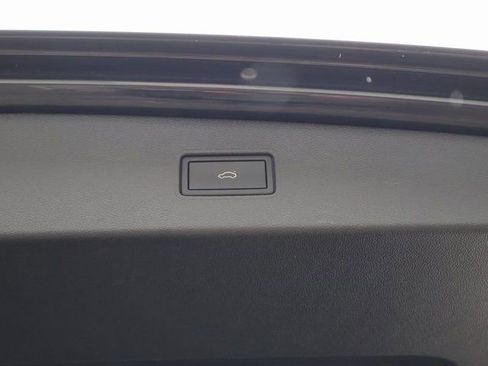 Used 2023 Volkswagen Tiguan SEL R-Line image 21