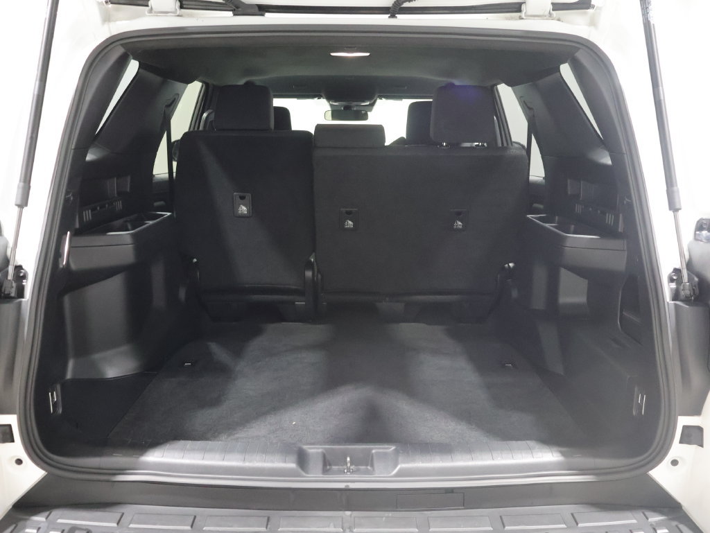 Used 2025 Toyota 4Runner SR5 AWD/4WD image 4