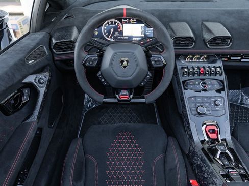 Used 2018 Lamborghini Huracan Performante image 13