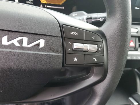 Used 2025 Kia K4 LXS image 28