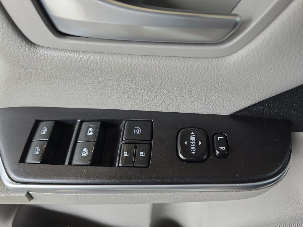 Used 2017 Toyota Camry LE FWD image 29