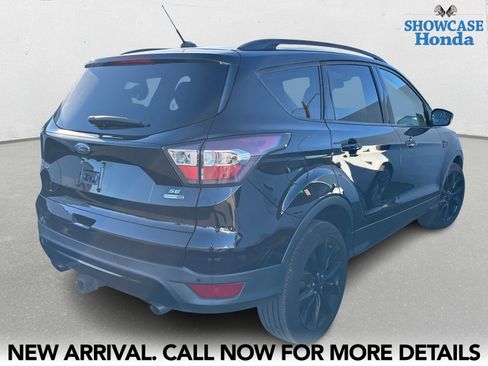 Used 2017 Ford Escape SE w/ Equipment Group 201A image 5