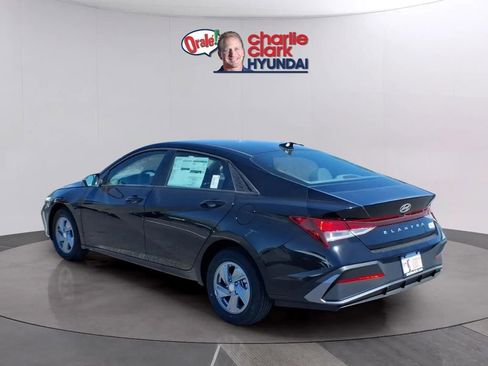 New 2026 Hyundai Elantra SE FWD image 3
