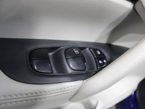 Used 2019 Nissan Rogue Sport SL w/ Premium Package image 7