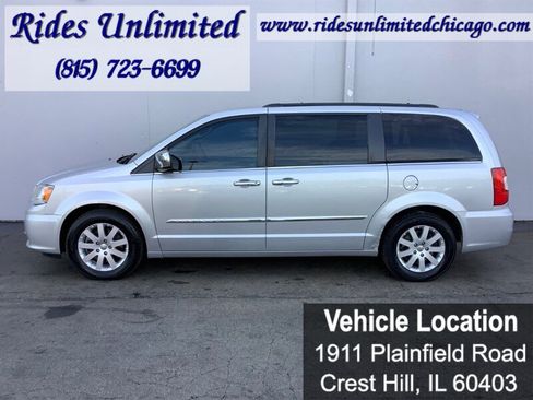Used 2012 Chrysler Town & Country Touring-L w/ Entertainment Group #2 image 3