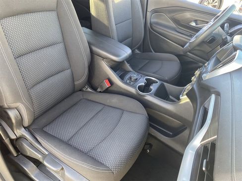 Used 2022 GMC Terrain SLE w/ Driver Convenience Package image 8