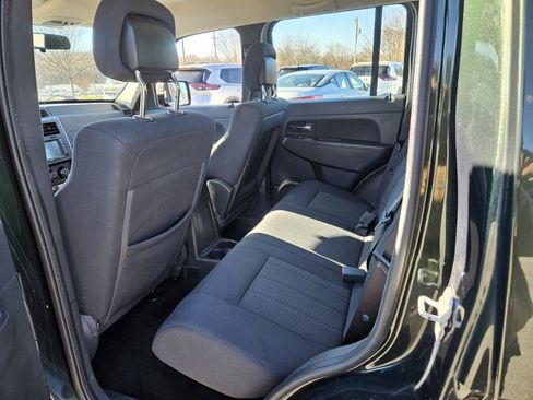 Used 2011 Jeep Liberty Sport image 8