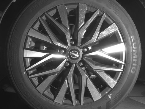 Used 2025 Nissan Altima 2.5 SV FWD image 12