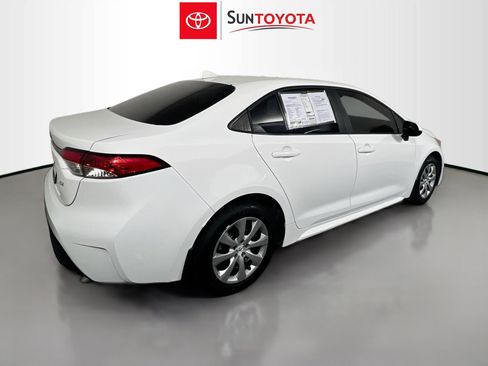 Used 2025 Toyota Corolla LE FWD image 4