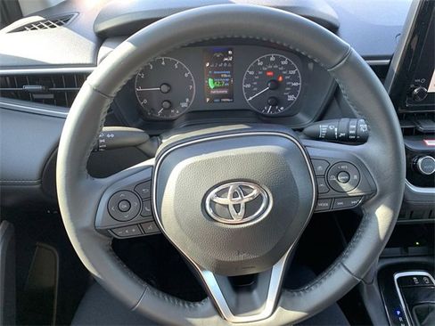 Used 2024 Toyota Corolla Cross LE image 19