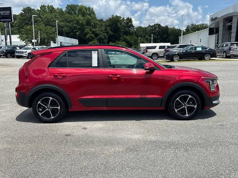 Used 2025 Kia Niro EX FWD image 8