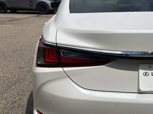 Used 2025 Lexus ES 350 w/ Premium Package FWD image 10