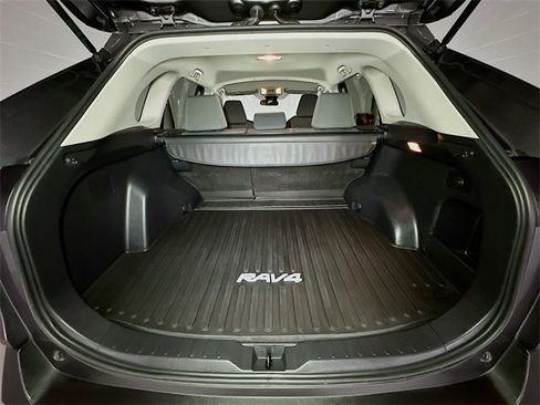 Used 2021 Toyota RAV4 XLE image 33