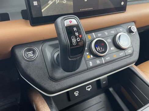 Used 2023 Land Rover Defender 130 First Edition image 20