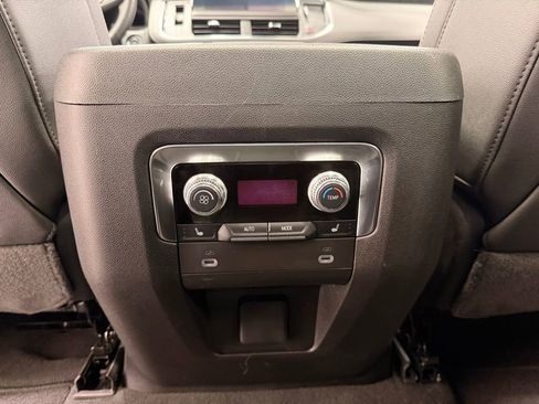 Used 2024 GMC Yukon SLT w/ SLT Premium Package AWD/4WD image 22
