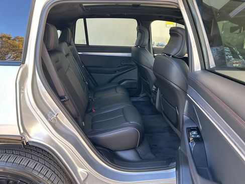 Used 2024 Jeep Wagoneer Launch Edition image 33