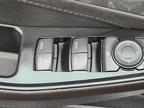 Used 2023 Chevrolet Traverse LT image 17