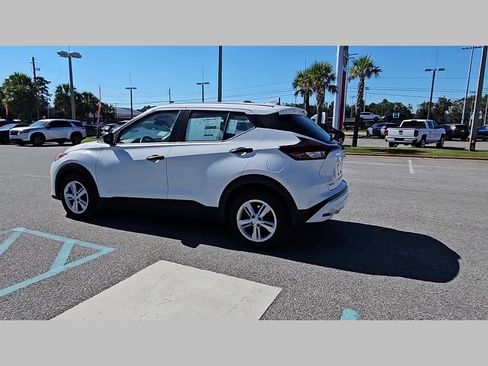 New 2025 Nissan Kicks Play S image 27