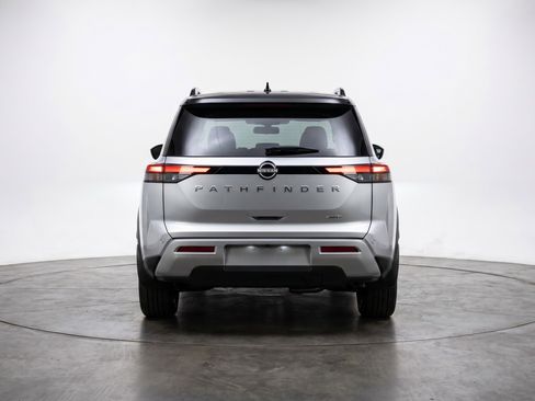 Used 2025 Nissan Pathfinder SV image 7