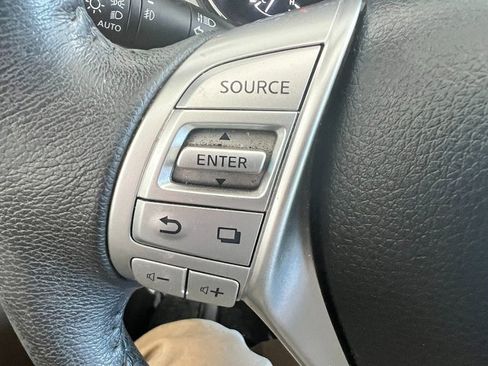 Used 2016 Nissan Rogue SL image 18