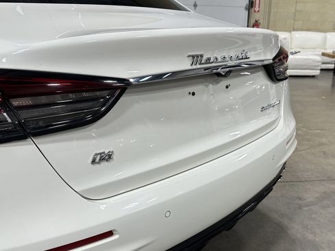 Used 2022 Maserati Quattroporte Modena Q4 image 9