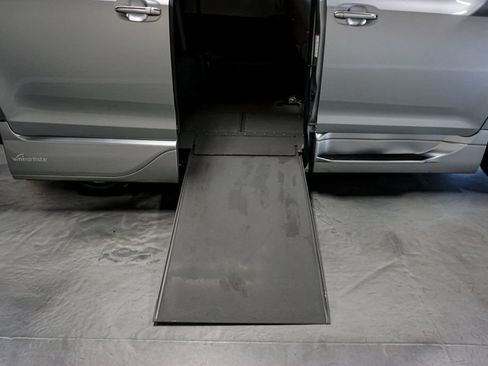 Used 2019 Toyota Sienna XLE Premium FWD image 79