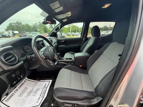 Used 2020 Toyota Tacoma TRD Sport w/ Technology Package AWD/4WD image 12