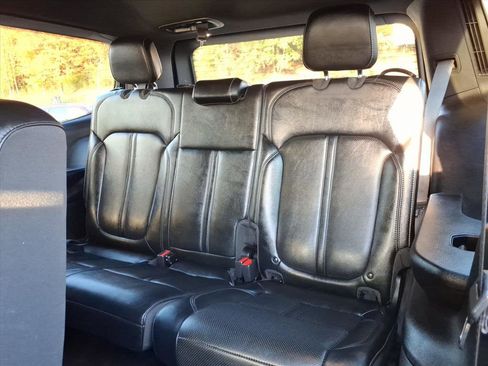 Used 2024 Jeep Wagoneer Series II w/ Flexible Seating Group image 9