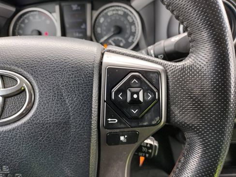 Used 2017 Toyota Tacoma SR5 image 22