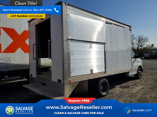 Used 2017 Chevrolet Express 4500 RWD image 4