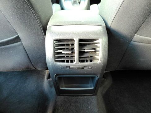 Used 2012 Volkswagen Golf 4-Door FWD image 26