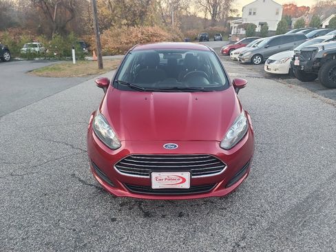 Used 2015 Ford Fiesta SE image 2
