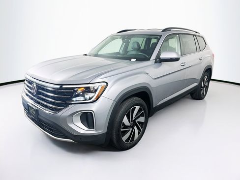 Used 2025 Volkswagen Atlas SE image 3