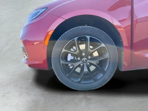 New 2026 Chrysler Pacifica Select AWD/4WD image 15