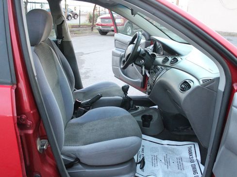 Used 2004 Ford Focus LX FWD image 31