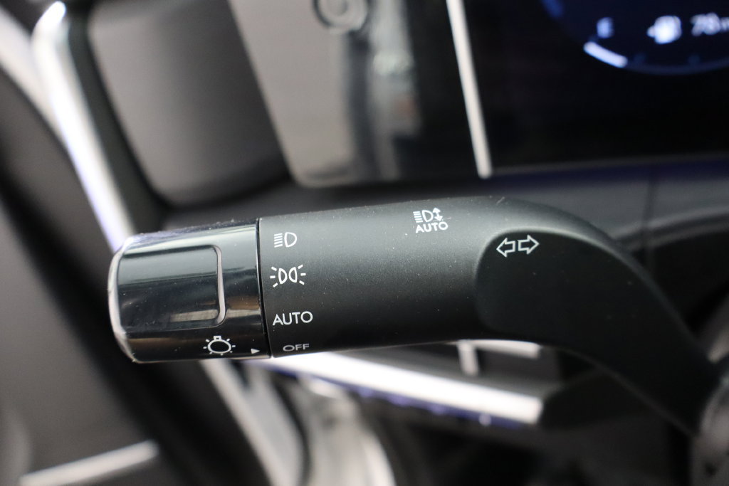 Used 2025 Hyundai Santa Fe Limited AWD/4WD image 19