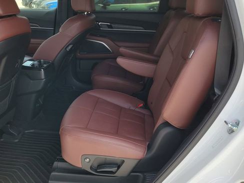 Certified 2024 Kia Telluride SX w/ Towing Package AWD/4WD image 11