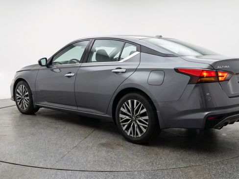 Used 2025 Nissan Altima 2.5 SV FWD image 6