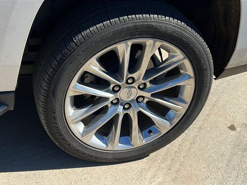 Used 2020 Cadillac Escalade Premium Luxury image 12