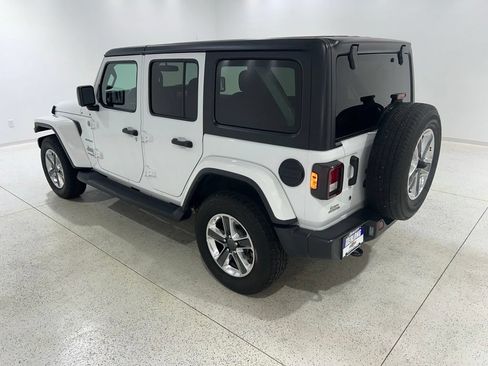 Used 2020 Jeep Wrangler Unlimited Sahara AWD/4WD image 3