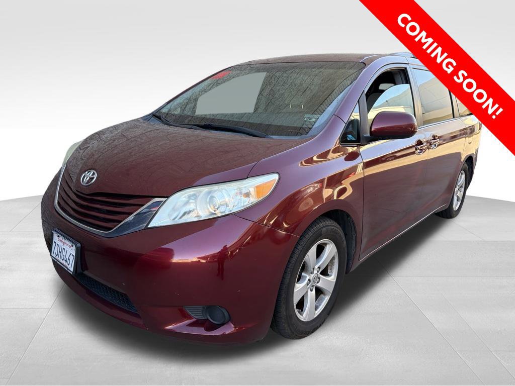 Used 2015 Toyota Sienna LE FWD image 1