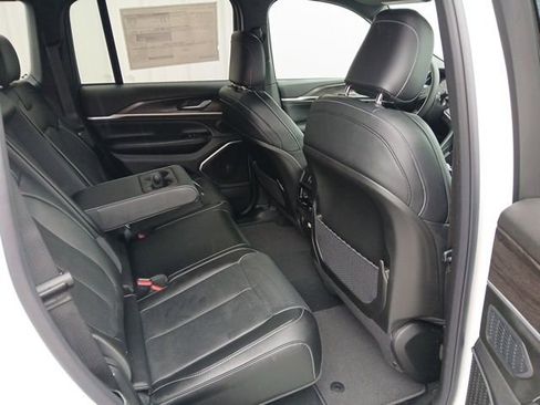 New 2026 Jeep Grand Cherokee Limited image 21