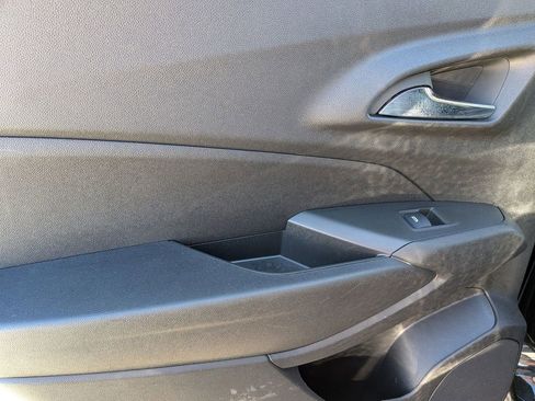 Used 2025 Chevrolet Trax LT w/ LT Convenience Package image 25