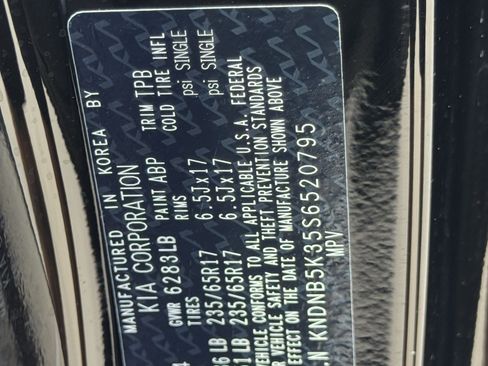Used 2025 Kia Carnival FWD image 29
