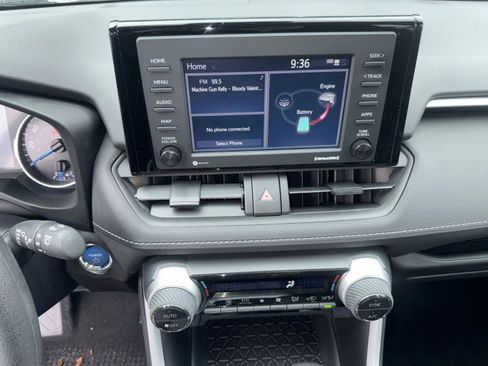 Used 2022 Toyota RAV4 XLE image 19