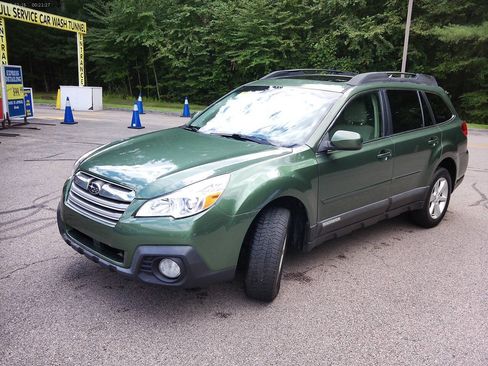 Used 2014 Subaru Outback 2.5i Premium w/ Moonroof Package AWD/4WD image 1