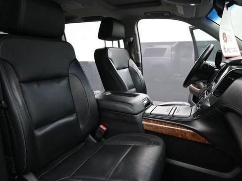 Used 2019 Chevrolet Suburban Premier AWD/4WD image 26