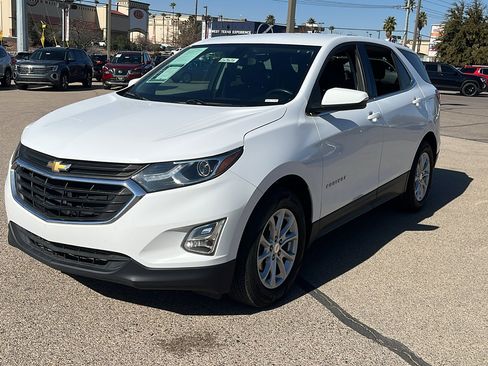 Used 2018 Chevrolet Equinox LT image 3