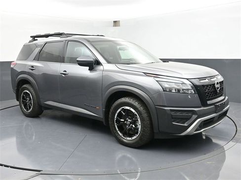 Used 2023 Nissan Pathfinder Rock Creek image 2